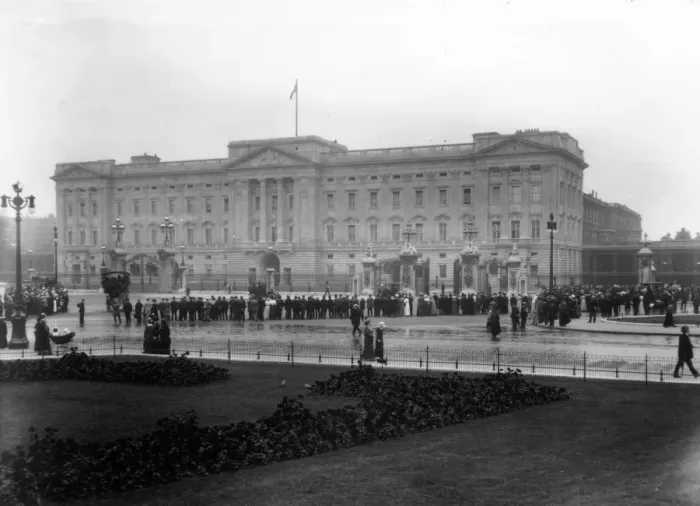 Framed Print : Buckingham Palace Framed Print : Buckingham Palace
