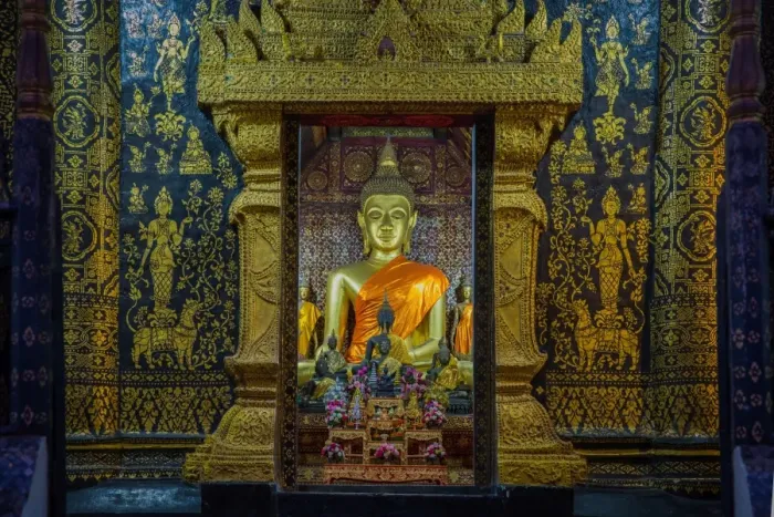 Framed Print : Buddha statue in Wat Xieng Thong, Luang Prabang Framed Print : Buddha statue in Wat Xieng Thong, Luang Prabang