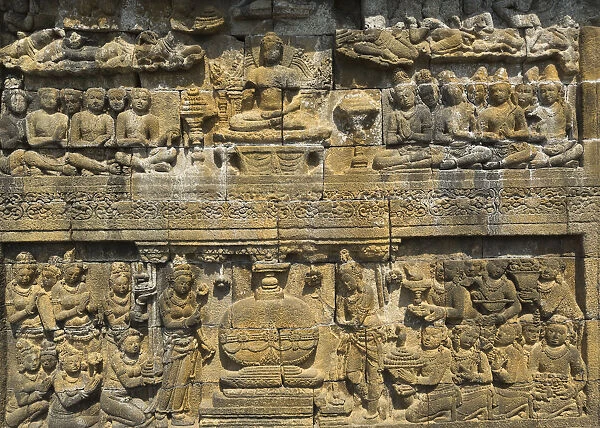 Buddha statues carved in Buddhist Temple