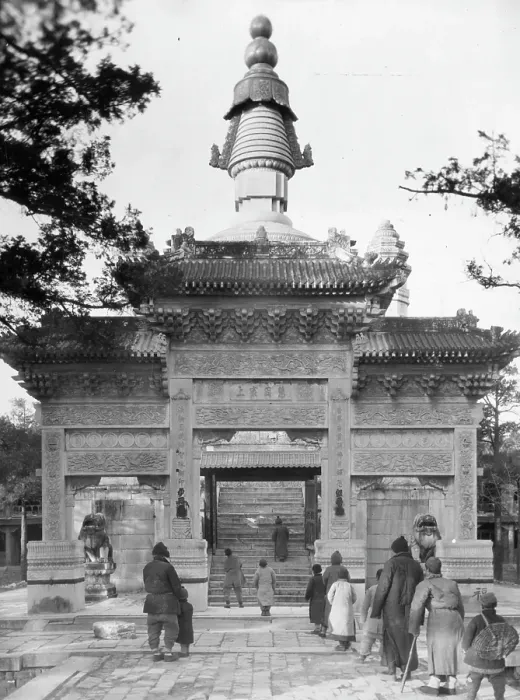Framed Print : BUDDHIST TEMPLE IN CHINA Framed Print : BUDDHIST TEMPLE IN CHINA