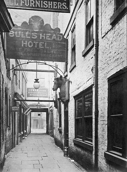 Bulls Head. The Bulls Head Hotel on a side street in Manchester, circa 1930