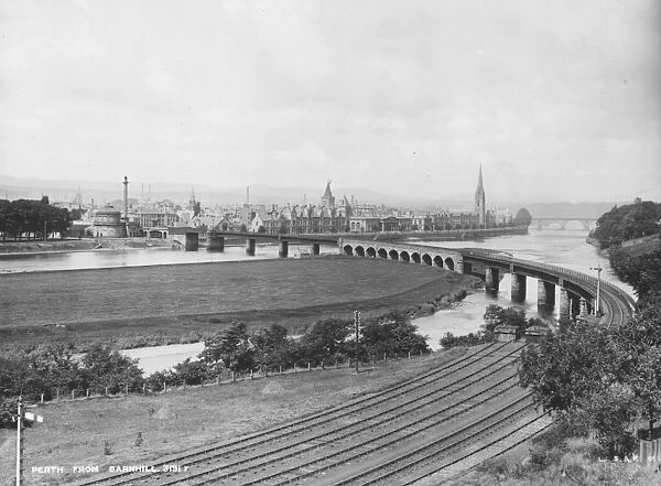 Perth. circa 1910: The burgh of Perth, Scotland, viewed from Barnhill