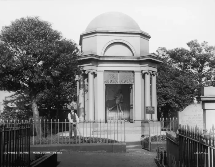 Framed Print : Burns Mausoleum Framed Print : Burns Mausoleum