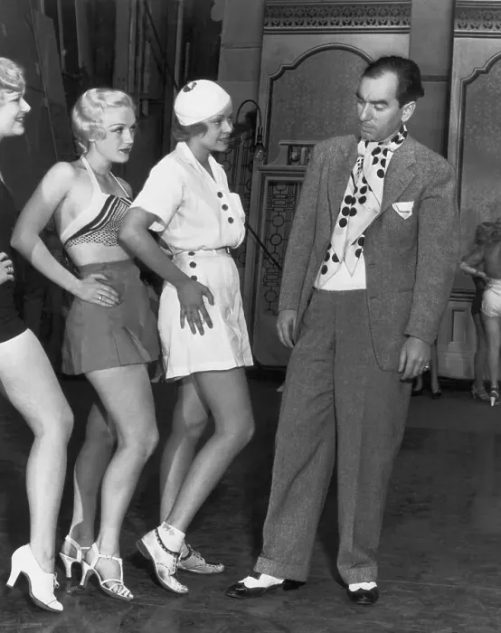Framed Print : Busby Berkeley Looks Over Chorus Girls Framed Print : Busby Berkeley Looks Over Chorus Girls