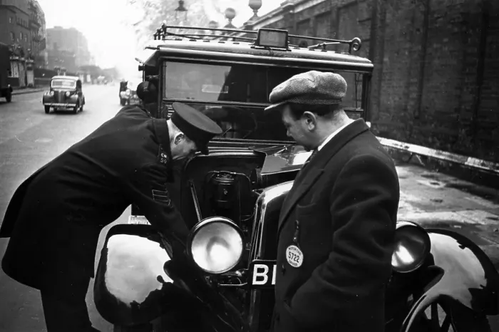 Framed Print : Cab Check. 1st January 1950: London taxi driver Framed Print : Cab Check. 1st January 1950: London taxi driver