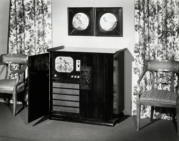 Framed Print : Cabinet Console Tv Showing Football Game Framed Print : Cabinet Console Tv Showing Football Game