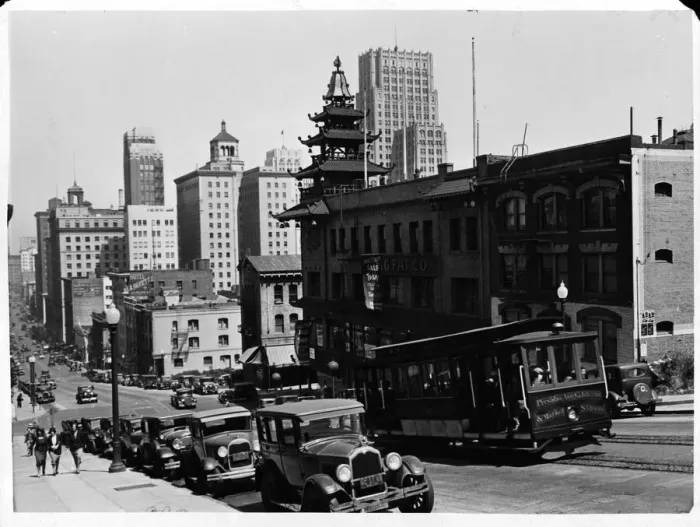 Framed Print : Cable Car On California Street In San Francisco, California Framed Print : Cable Car On California Street In San Francisco, California