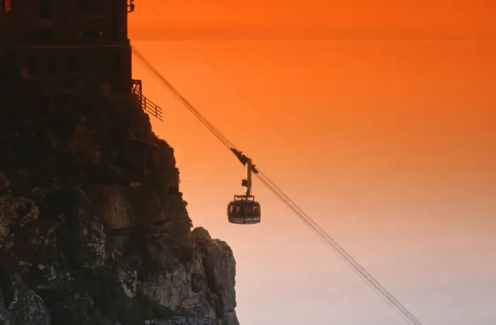 Framed Print : cable car, cape town, capital cities, cliff, color image, horizontal, international landmark Framed Print : cable car, cape town, capital cities, cliff, color image, horizontal, international landmark