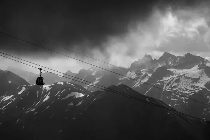 Framed Print : The cable car in the foggy time (Black&White) Framed Print : The cable car in the foggy time (Black&White)