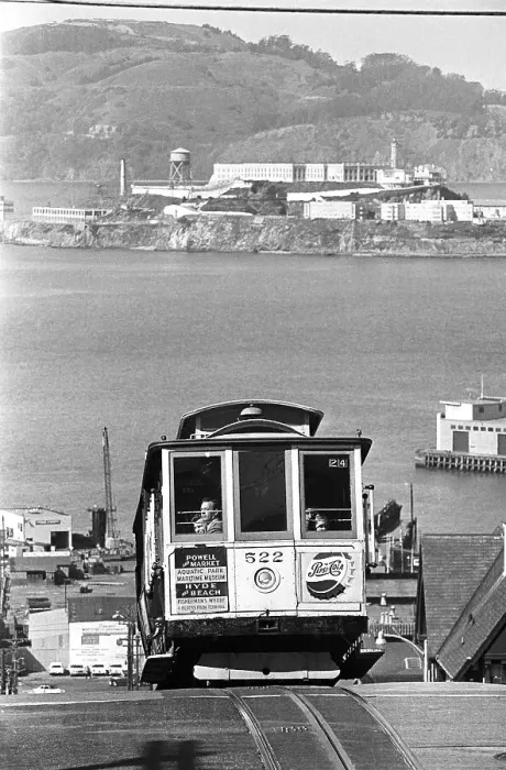 Framed Print : Cable Car on San Francisco Hill Framed Print : Cable Car on San Francisco Hill