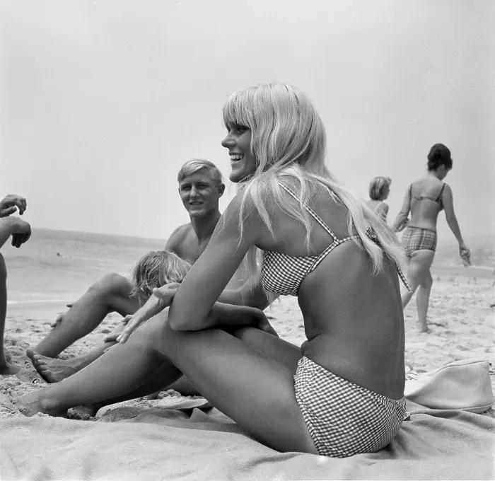 California Beach Girls Print - Laguna Beach, CA 1965. Art Prints