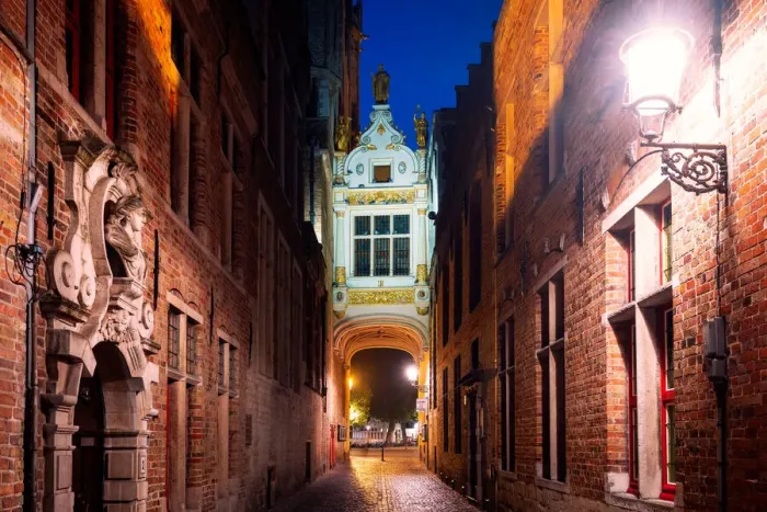 Framed Print : CallejAon del Asno Ciego, Bruges, Flanders, Belgium Framed Print : CallejAon del Asno Ciego, Bruges, Flanders, Belgium