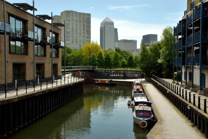 Framed Print : Canal to Canary Wharf Framed Print : Canal to Canary Wharf