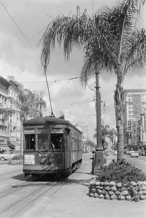Framed Print : Canal Street Tram Framed Print : Canal Street Tram