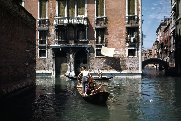 Framed Print : Canals in Venice Framed Print : Canals in Venice