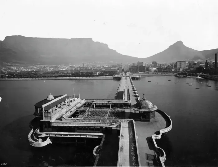 Framed Print : CAPETOWN SOUTH AFRICA Framed Print : CAPETOWN SOUTH AFRICA