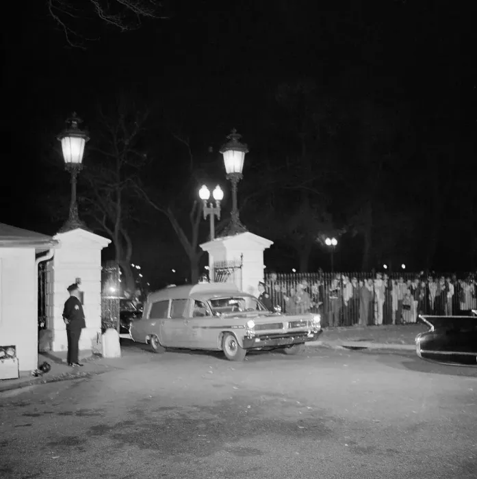 Framed Print : Car Carrying the Body Of John Kennedy