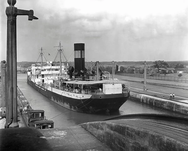 Cargo ship, Panama Canal