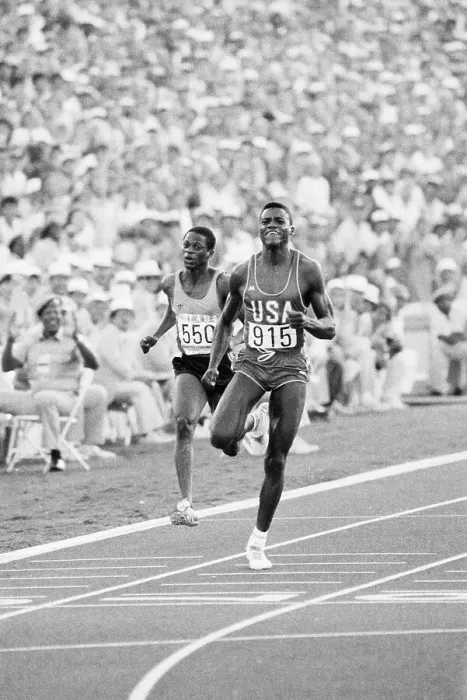 Framed Print : Carl Lewis Going For Finish Line Framed Print : Carl Lewis Going For Finish Line