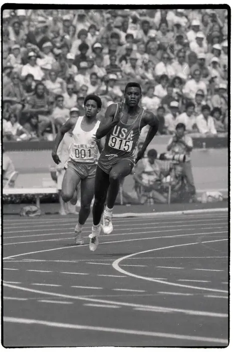 Framed Print : Carl Lewis Sprinting 200 Meters Framed Print : Carl Lewis Sprinting 200 Meters