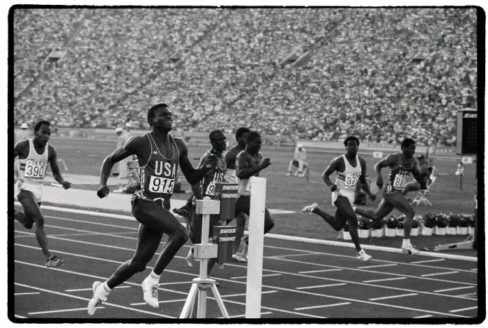 Framed Print : Carl Lewis Winning the Olympic 100 Meters Framed Print : Carl Lewis Winning the Olympic 100 Meters