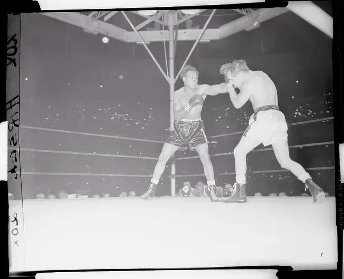 Framed Print : Carl Olson Boxing Against Archie Moore Framed Print : Carl Olson Boxing Against Archie Moore