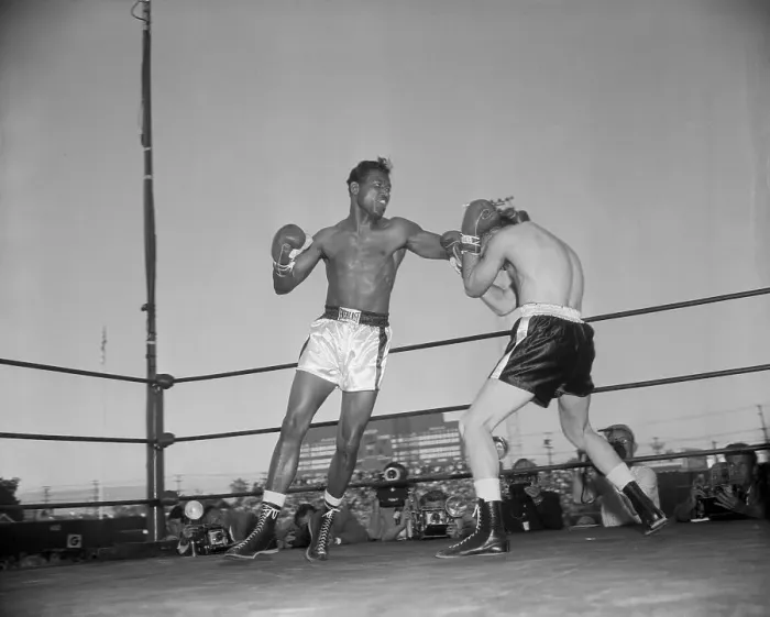 Framed Print : Carl Olson Boxing Against Sugar Ray Robinson Framed Print : Carl Olson Boxing Against Sugar Ray Robinson