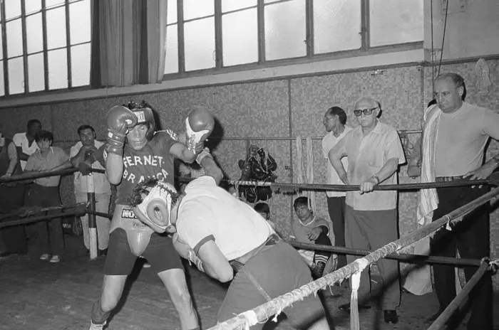 Framed Print : Carlos Monzon Sparring In The Ring Framed Print : Carlos Monzon Sparring In The Ring