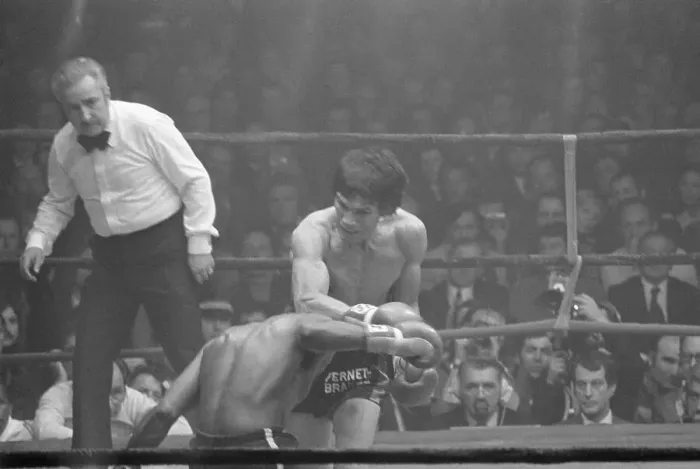 Framed Print : Carlos Monzon Swings Over Head