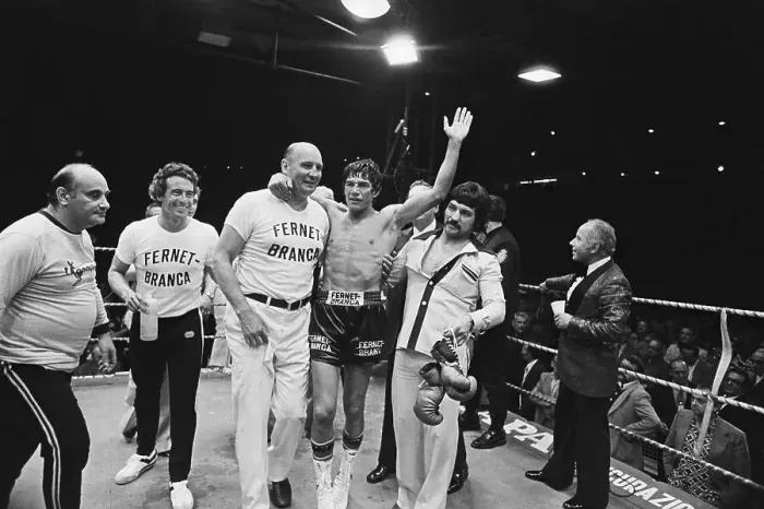 Framed Print : Carlos Monzon with Trainers and Miguel Cuello Framed Print : Carlos Monzon with Trainers and Miguel Cuello