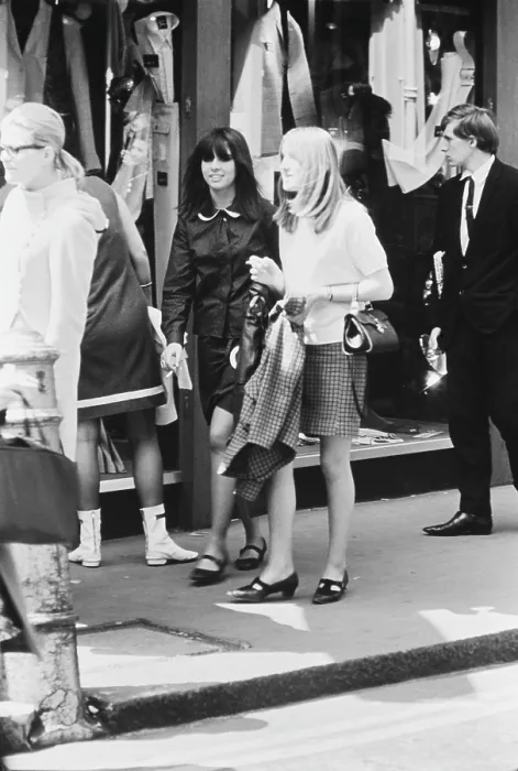 Framed Print : Carnaby Street Shoppers Framed Print : Carnaby Street Shoppers