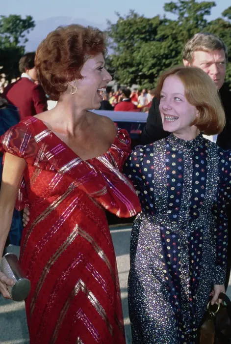Framed Print : Carol Burnett & Carrie Hamilton