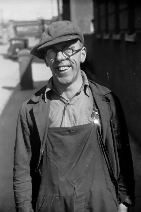 Framed Print : Carpenter. 1st October 1938: Scottish carpenter Allan Davie who worked Framed Print : Carpenter. 1st October 1938: Scottish carpenter Allan Davie who worked
