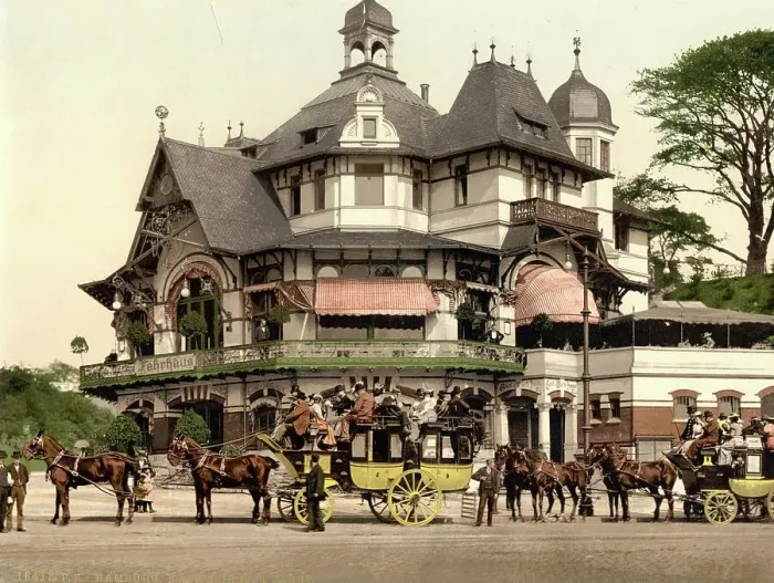 Framed Print : Carriages for city tours, Kaese's big ride, Hamburg, Germany, Historic, photochrome print from the 1890s Framed Print : Carriages for city tours, Kaese's big ride, Hamburg, Germany, Historic, photochrome print from the 1890s
