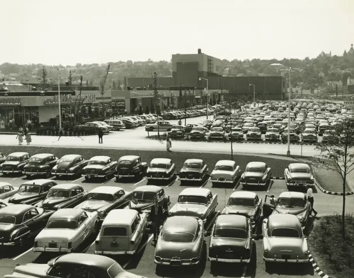 Framed Print : Cars parked on lot at shopping centre, elevated view (B&W) Framed Print : Cars parked on lot at shopping centre, elevated view (B&W)