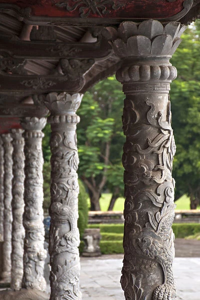 Carved columns of the Thai Hoa Palace