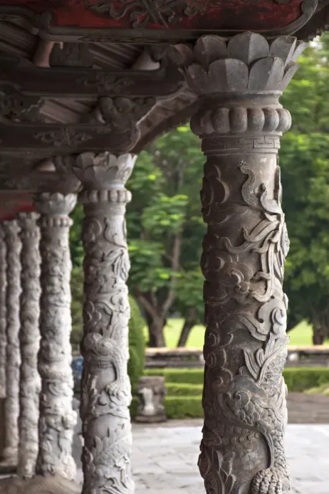 Framed Print : Carved columns of the Thai Hoa Palace