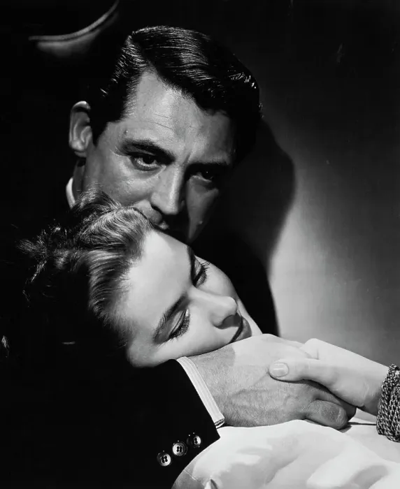 Framed Print : Cary Grant & Ingrid Bergman Embracing
