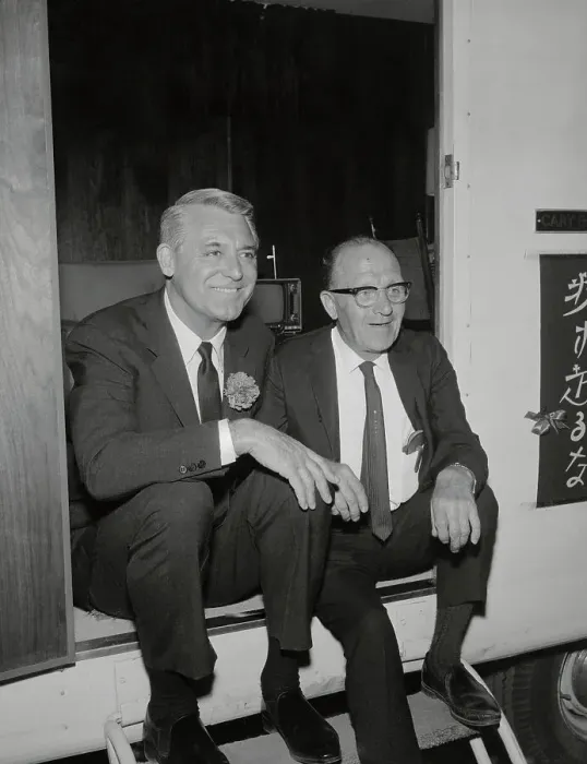 Framed Print : Cary Grant Sitting with Leslie Brooks Framed Print : Cary Grant Sitting with Leslie Brooks