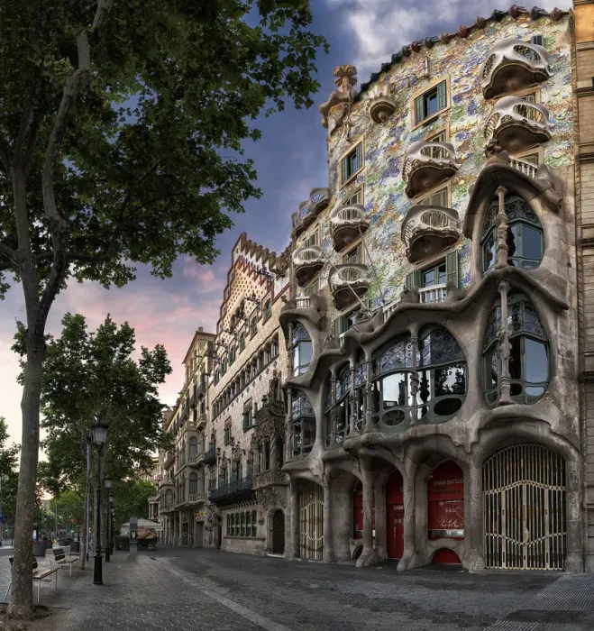 Framed Print : Casa BatllAo in Barcelona, Spain Framed Print : Casa BatllAo in Barcelona, Spain