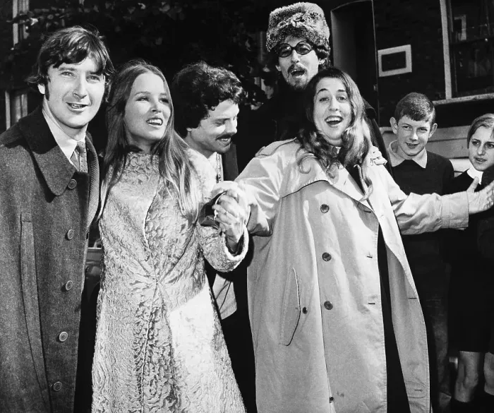 Framed Print : Cass Elliot with The Mamas and The Papas Framed Print : Cass Elliot with The Mamas and The Papas
