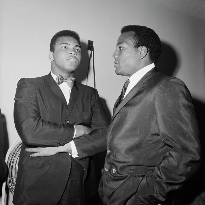 Framed Print : Cassius Clay Stands with Jim Brown in Suit Framed Print : Cassius Clay Stands with Jim Brown in Suit