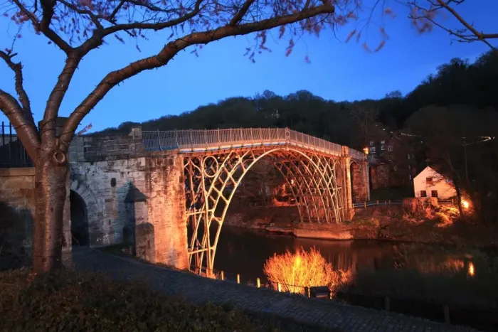 Framed Print : cast iron bridge, river Severn, Ironbridge town Framed Print : cast iron bridge, river Severn, Ironbridge town