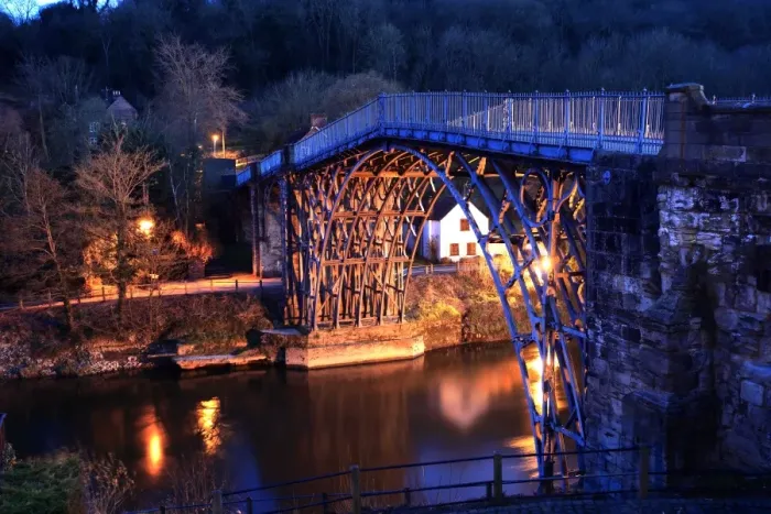 Framed Print : cast iron bridge, river Severn, Ironbridge town Framed Print : cast iron bridge, river Severn, Ironbridge town