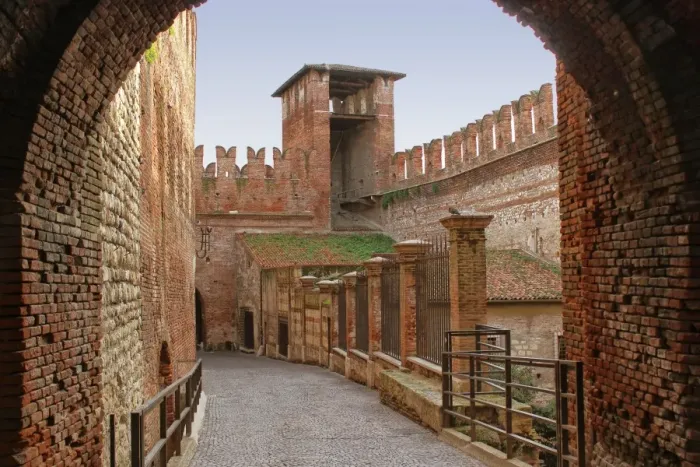 Framed Print : Castelvecchio Bridge, Verona Framed Print : Castelvecchio Bridge, Verona