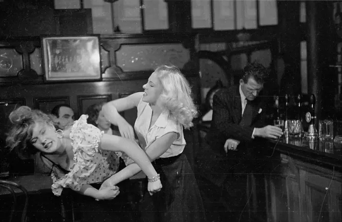 Framed Print : Cat Fight. 13th March 1954: Jim Nolan, just released Framed Print : Cat Fight. 13th March 1954: Jim Nolan, just released