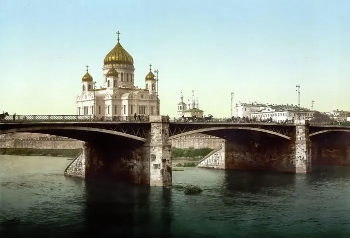 Framed Print : The Cathedral of the Saviour and Kamenny Bridge, Kamennyi Most, Moscow, Russia, c. 1890, Historic, digitally enhanced reproduction of a photochrome print of the period Framed Print : The Cathedral of the Saviour and Kamenny Bridge, Kamennyi Most, Moscow, Russia, c. 1890, Historic, digitally enhanced reproduction of a photochrome print of the period
