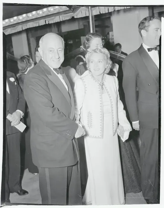 Framed Print : Cecil B. DeMille With Mary Pickford at Thief of Bagdad Premiere Framed Print : Cecil B. DeMille With Mary Pickford at Thief of Bagdad Premiere