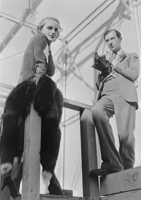 Framed Print : Cecil Beaton Photographing Lombard Framed Print : Cecil Beaton Photographing Lombard