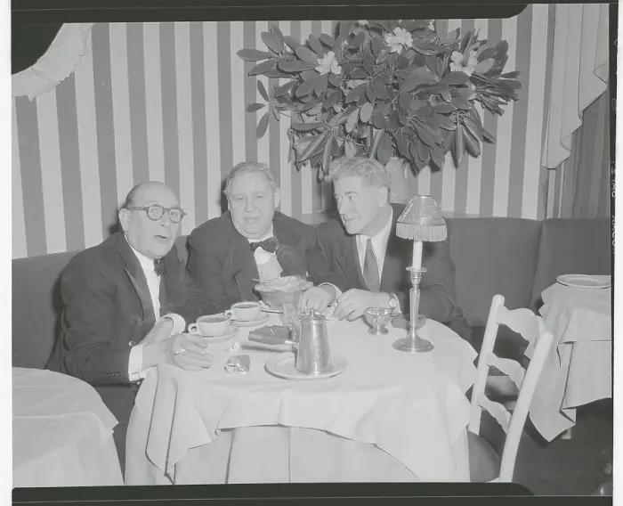 Framed Print : Cedric Hardwick with Charles Laughton and Friend Framed Print : Cedric Hardwick with Charles Laughton and Friend